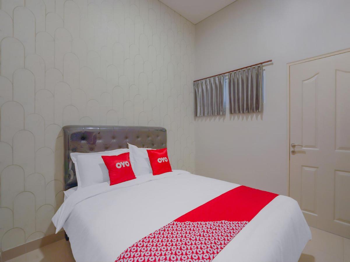 Super Oyo Capital O 90336 Olive Guest House Surabaya Exteriör bild