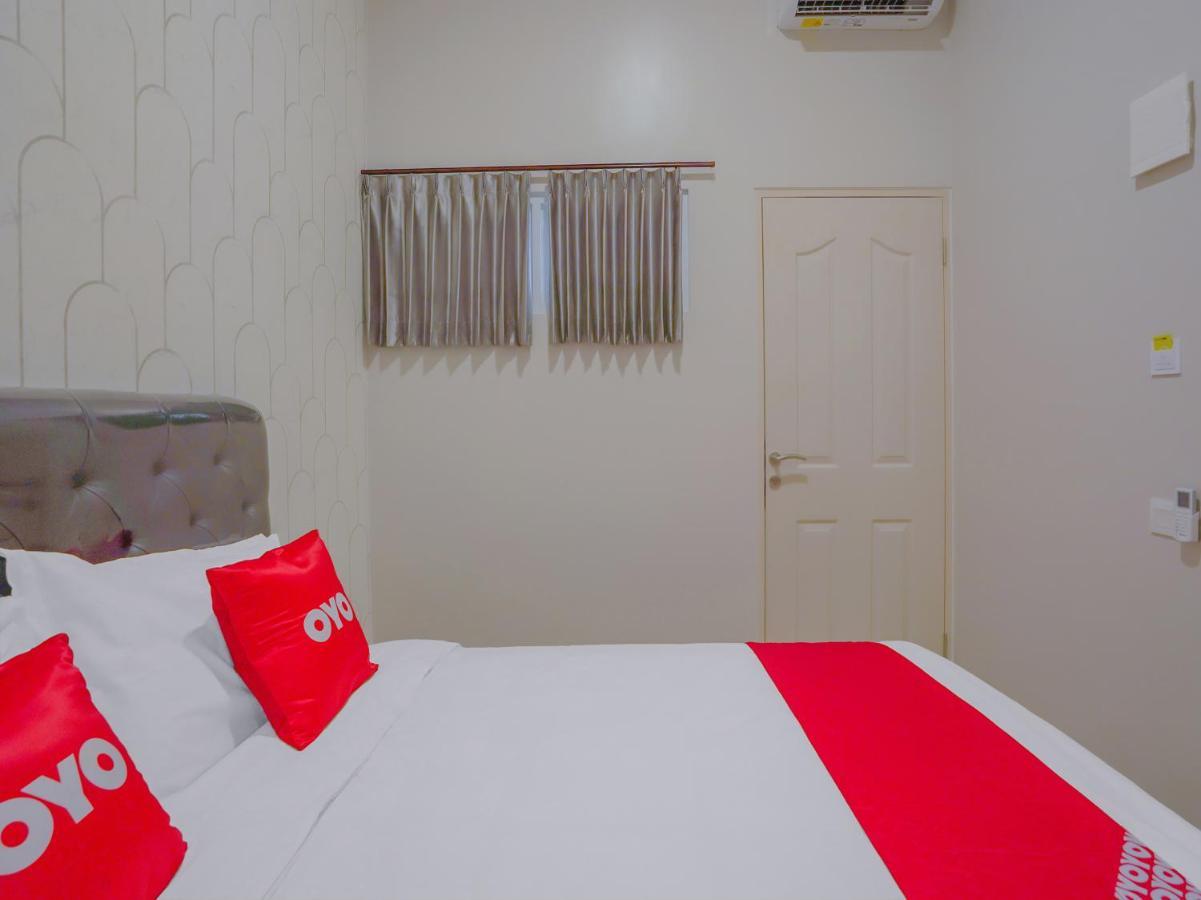Super Oyo Capital O 90336 Olive Guest House Surabaya Exteriör bild