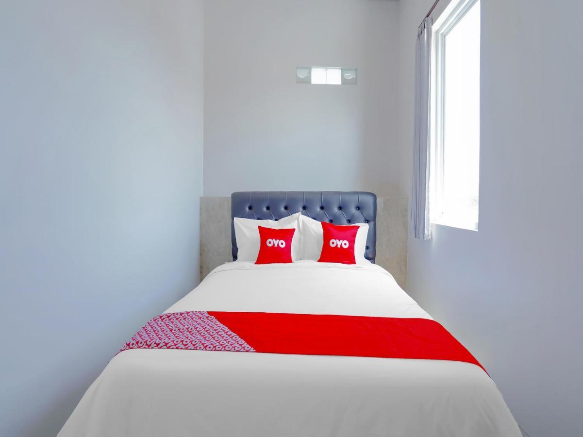Super Oyo Capital O 90336 Olive Guest House Surabaya Exteriör bild