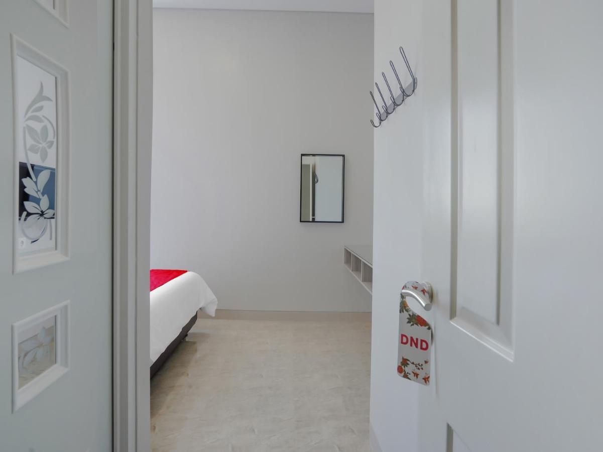 Super Oyo Capital O 90336 Olive Guest House Surabaya Exteriör bild