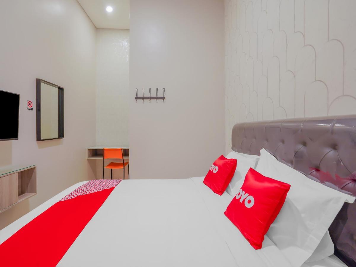 Super Oyo Capital O 90336 Olive Guest House Surabaya Exteriör bild