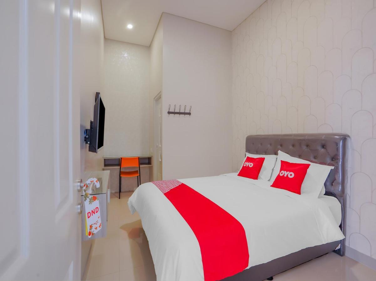 Super Oyo Capital O 90336 Olive Guest House Surabaya Exteriör bild