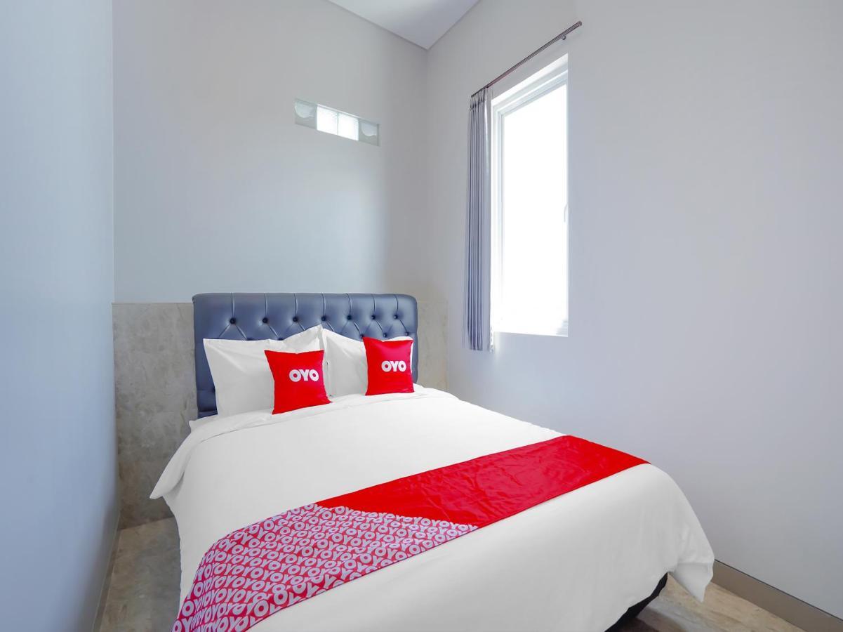 Super Oyo Capital O 90336 Olive Guest House Surabaya Exteriör bild